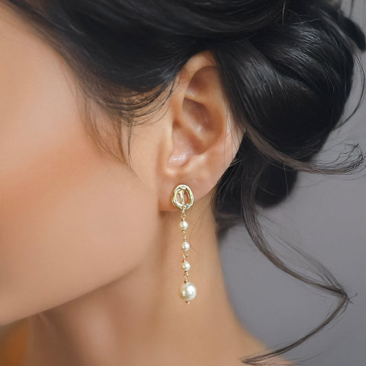 Chic Swarovski Pearl Drop Clip-On Earrings with Gold