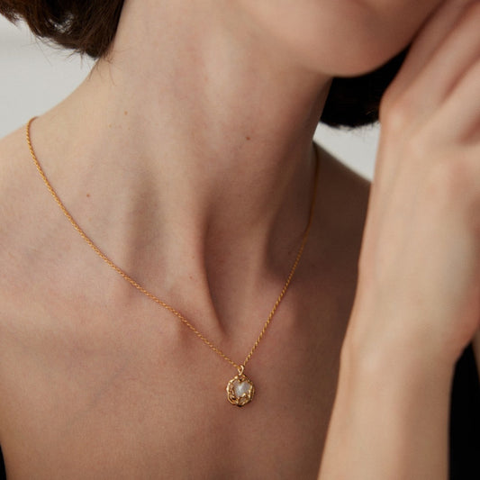 Dual-Sided Sculpted Frame Pearl Necklace Canada Pendant