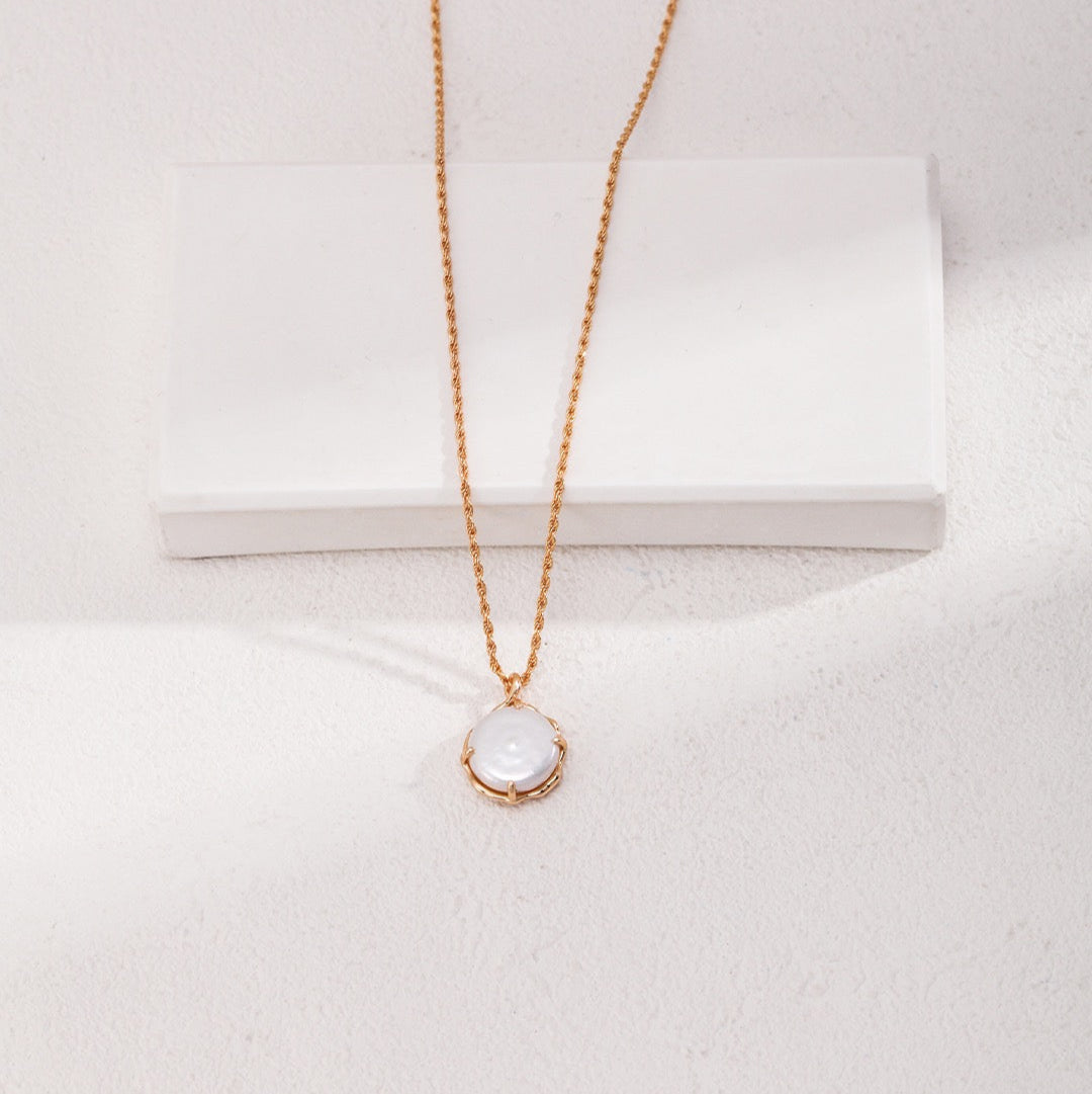 Dual-Sided Sculpted Frame Pearl Necklace Canada Pendant