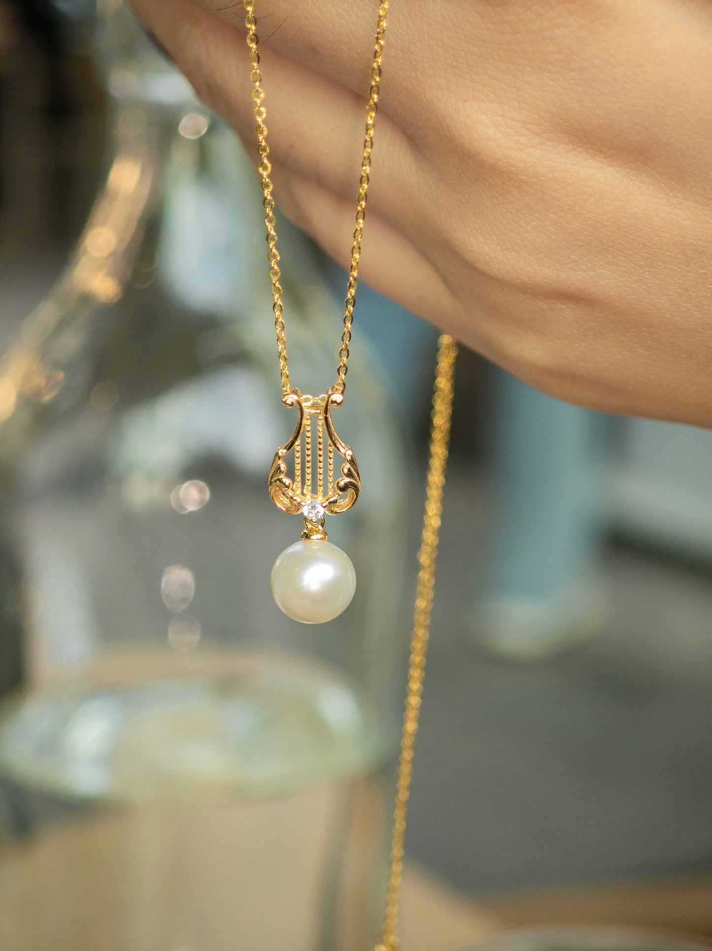 Lumin Harp Pearl Necklace