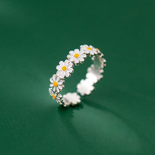 Vintage Daisy Flower Adjustable Ring - Bloom with Style!