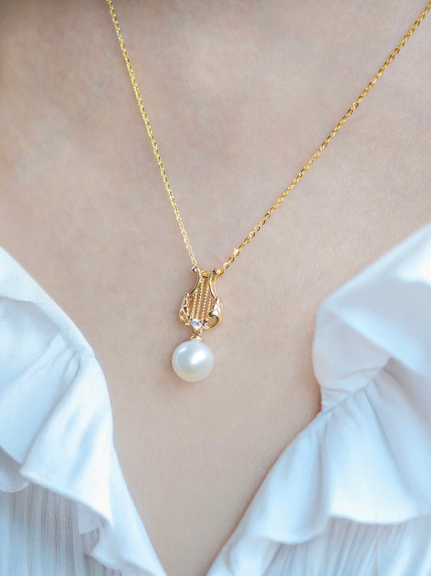 Lumin Harp Pearl Necklace