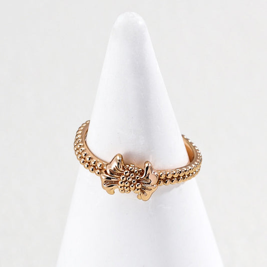 Vintage Ribbon Crest Ring