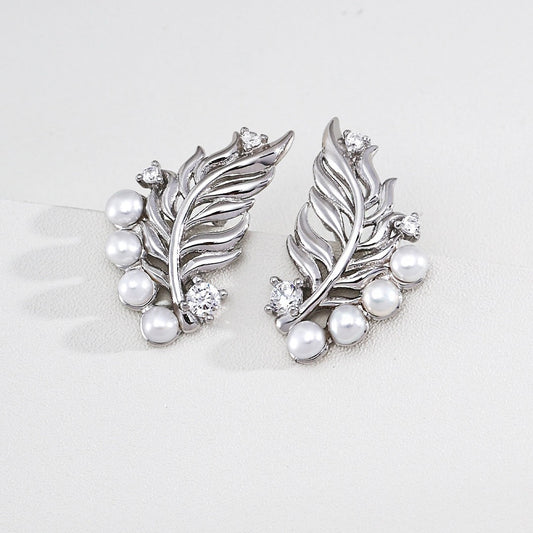 La Laurel Pearl Earrings