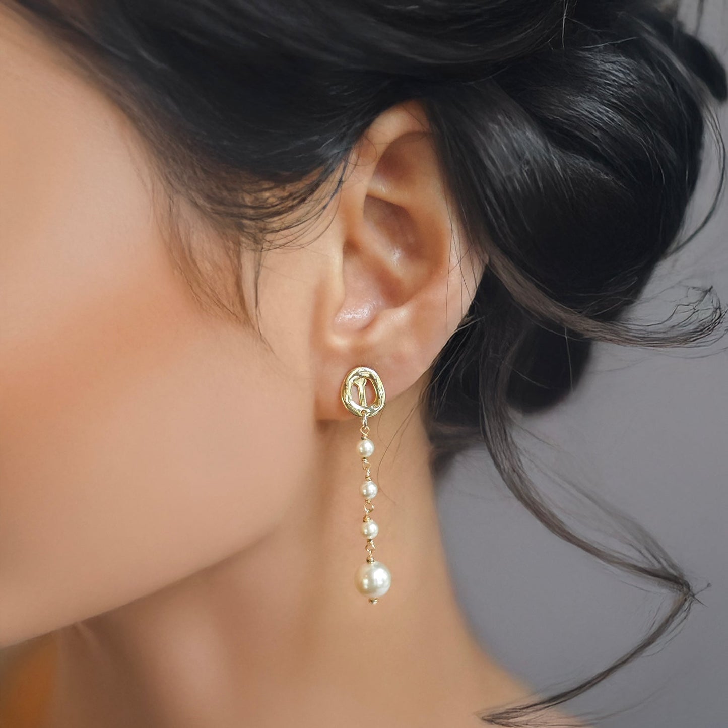 Chic Swarovski Pearl Drop Clip-On Earrings with Gold