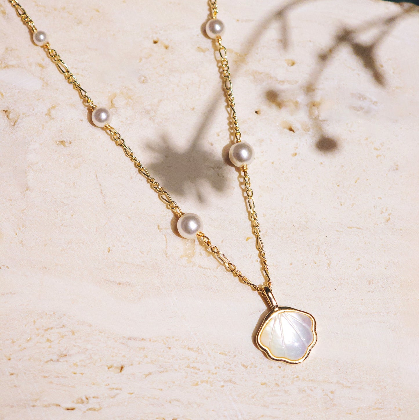 Shell’s Glow – Mother of Pearl & Swarovski Pearl Necklace