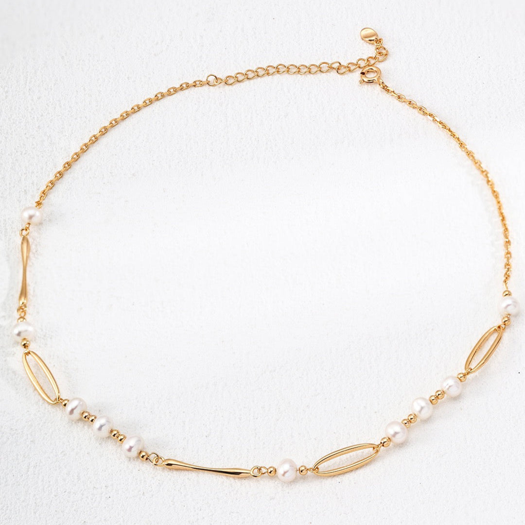 Modern Grace Natural Pearl Necklace
