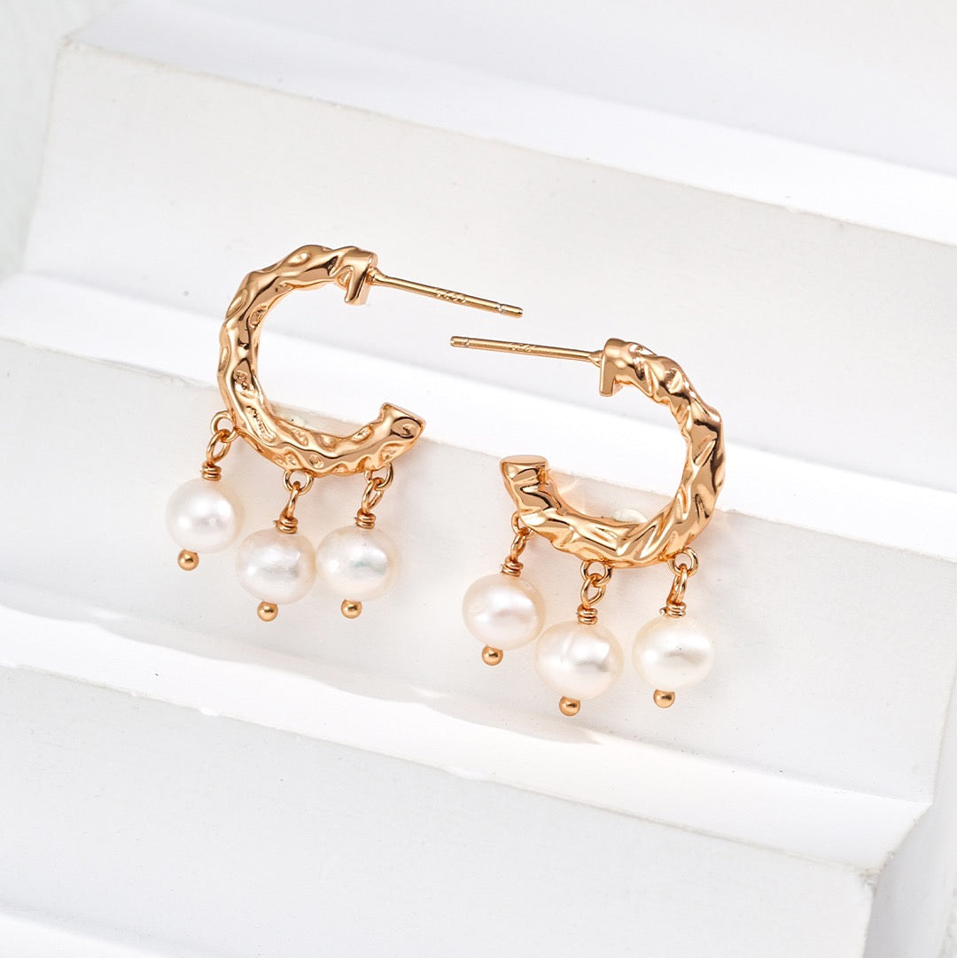 Minimalist Natural Pearl Earrings