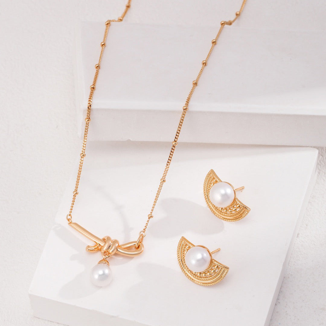 Gold Knot Pearl Necklace