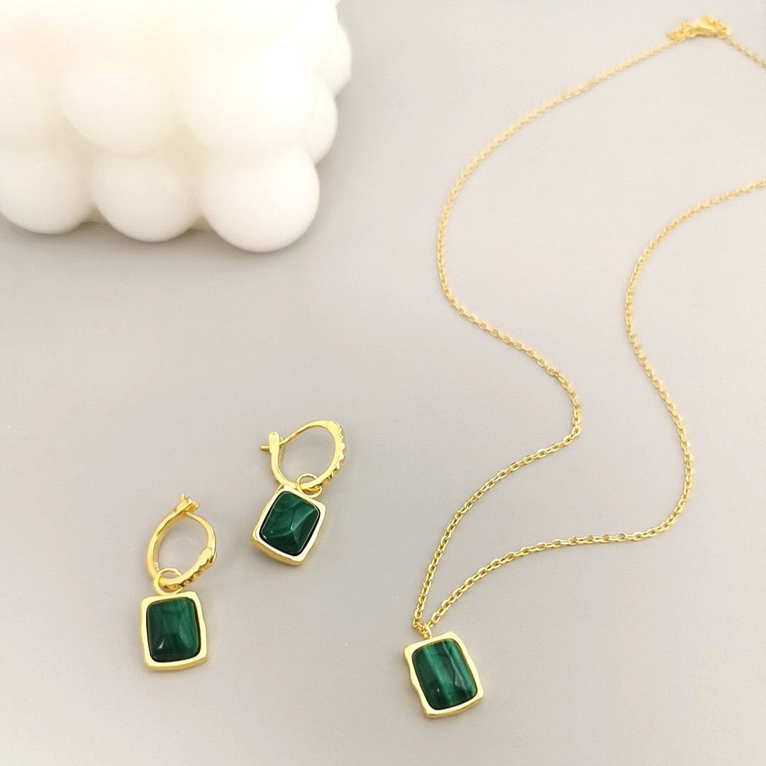 Elegant Malachite Jewelry Set with Gold Necklace and Earrings