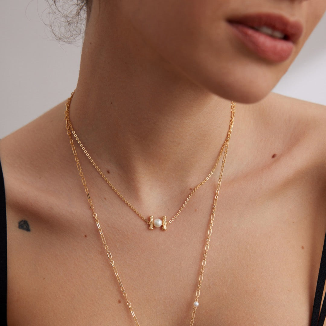 Minimalist Textured Bar & Pearl Necklace