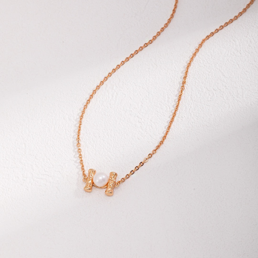 Minimalist Textured Bar & Pearl Necklace