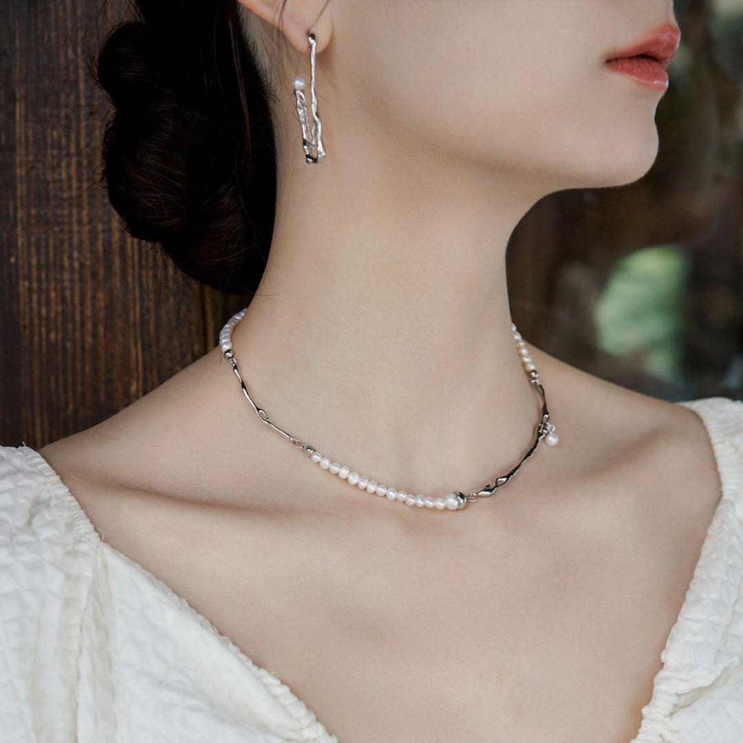 Sculpted Curve & Freshwater Pearl Necklace