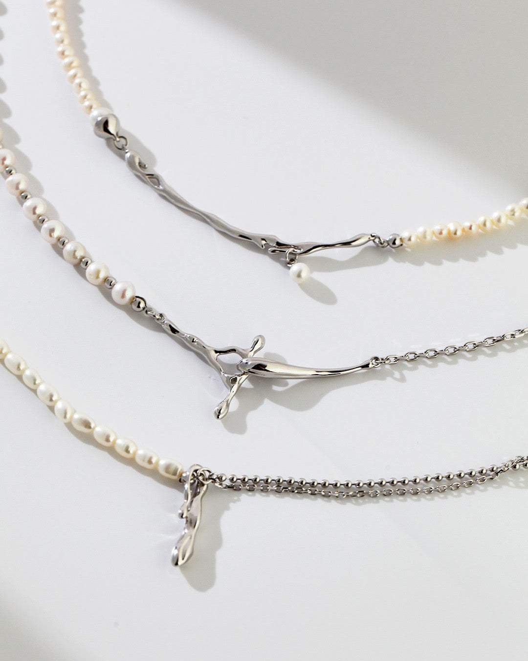 Sculpted Curve & Freshwater Pearl Necklace