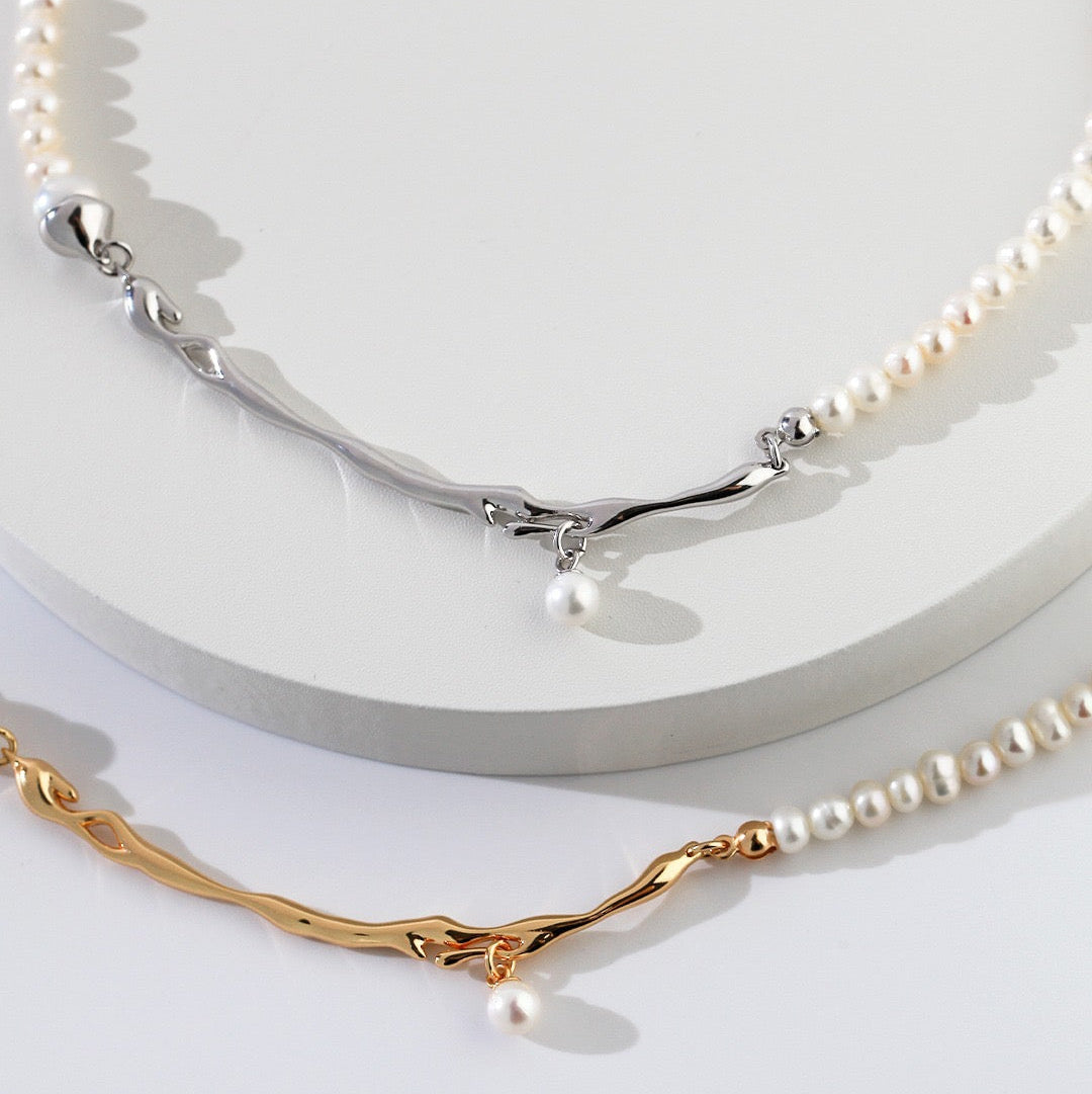 Sculpted Curve & Freshwater Pearl Necklace