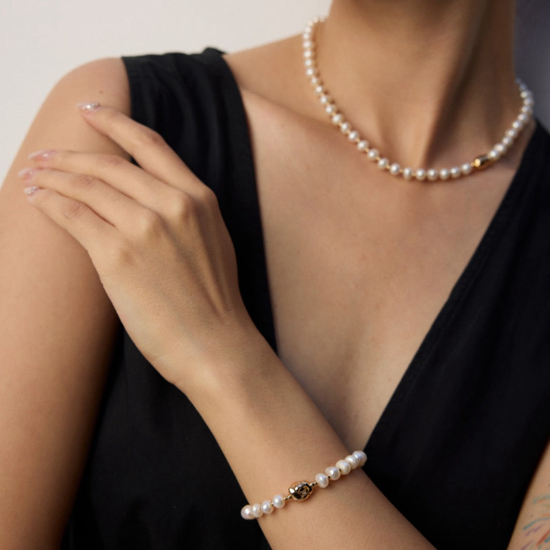 Timeless Glow Pearl Necklace & Bracelet Set