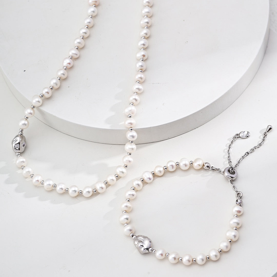 Timeless Glow Pearl Necklace & Bracelet Set