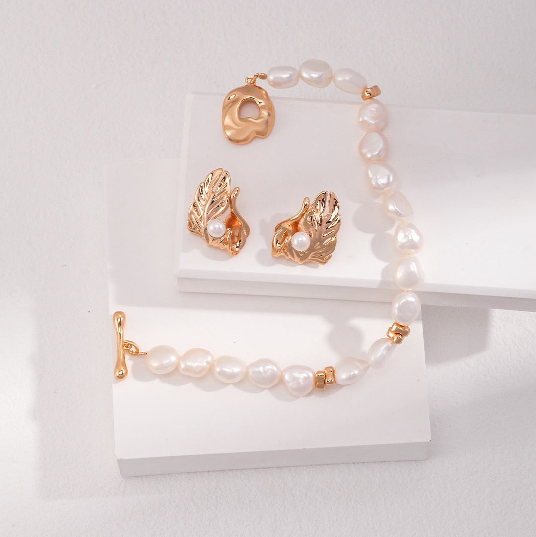 Elegant Baroque Freshwater Pearl Bracelet