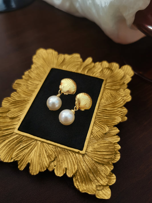 Seaside Memoirs – Seashell Pearl Stud Earrings