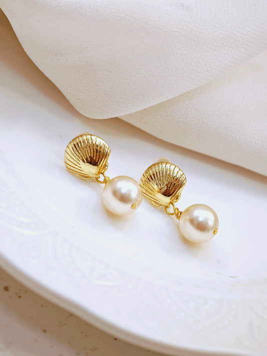 Seaside Memoirs – Seashell Pearl Stud Earrings