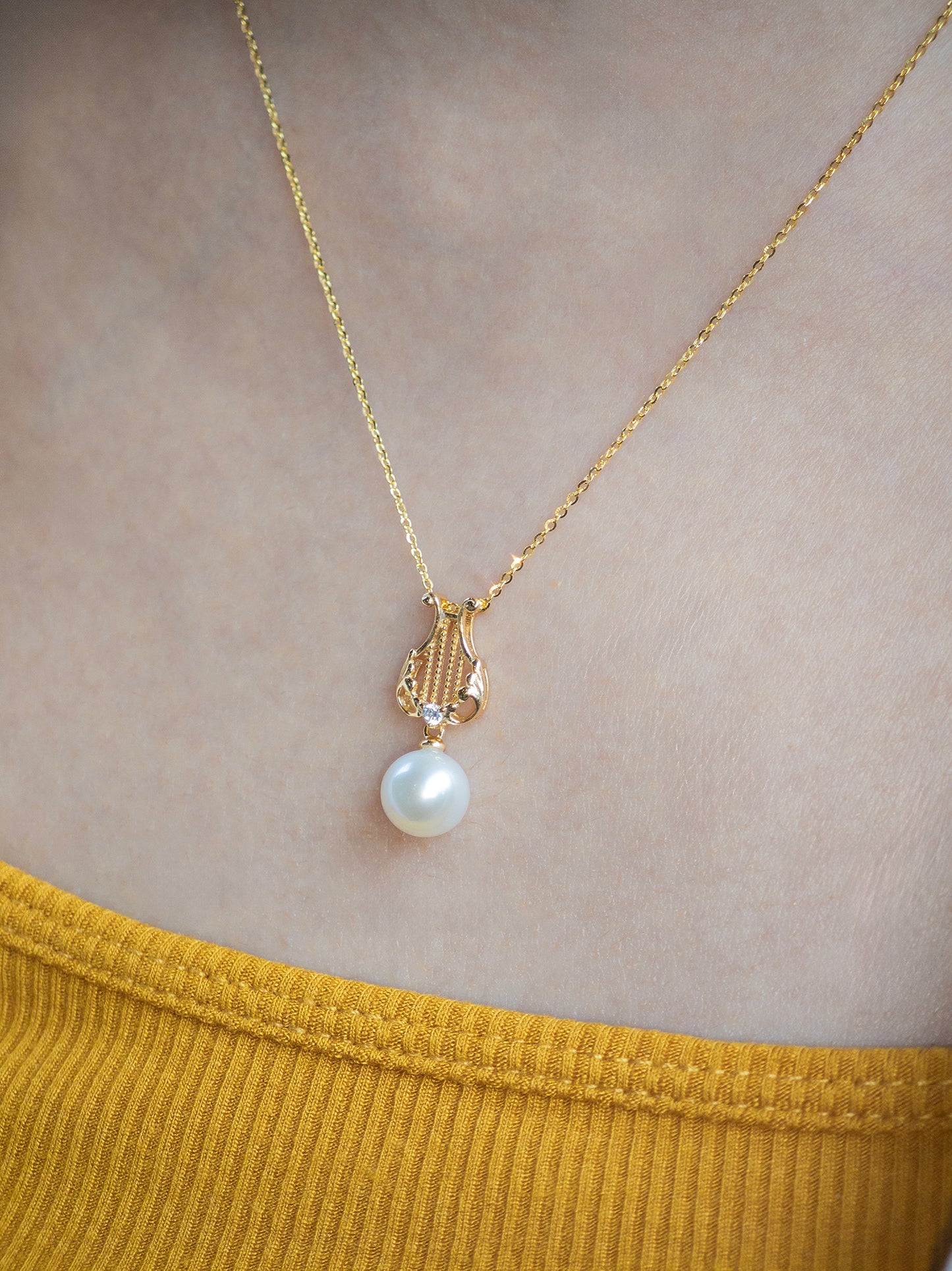 Lumin Harp Pearl Necklace