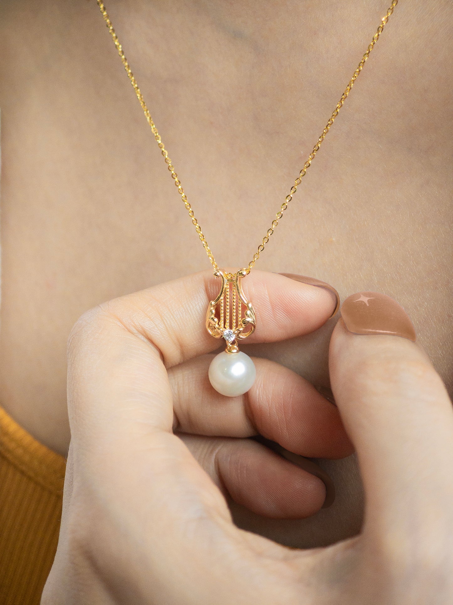 Lumin Harp Pearl Necklace