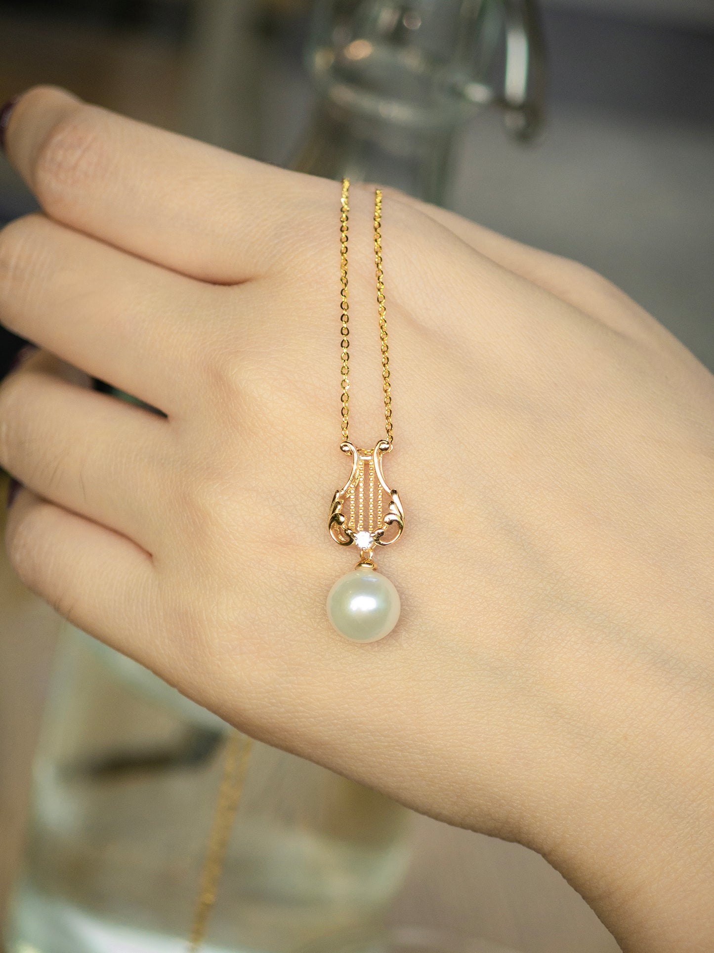 Lumin Harp Pearl Necklace