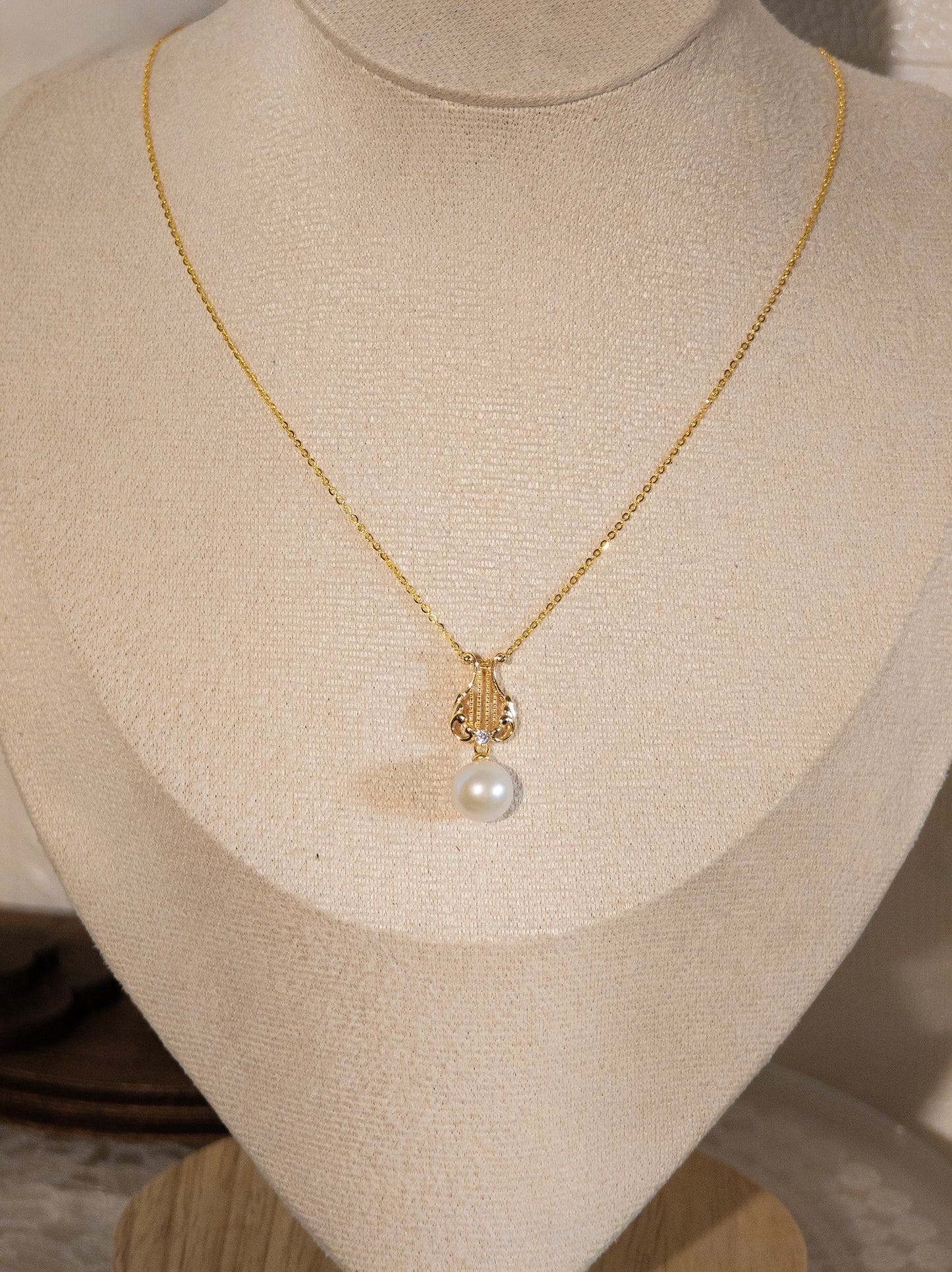 Lumin Harp Pearl Necklace