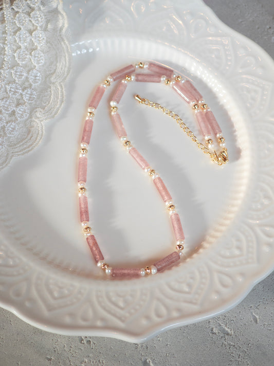 Rosé Berry – Strawberry Mist Pearl Necklace